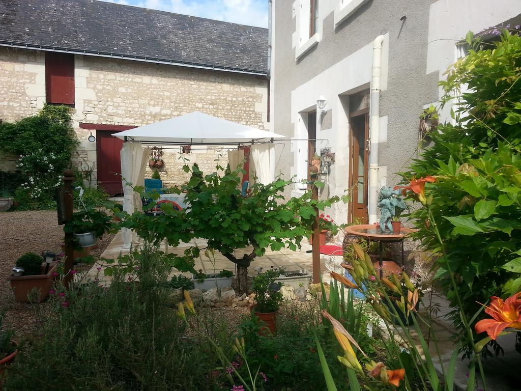Bed and Breakfast La Cle Des Jardins Nouatre Екстер'єр фото
